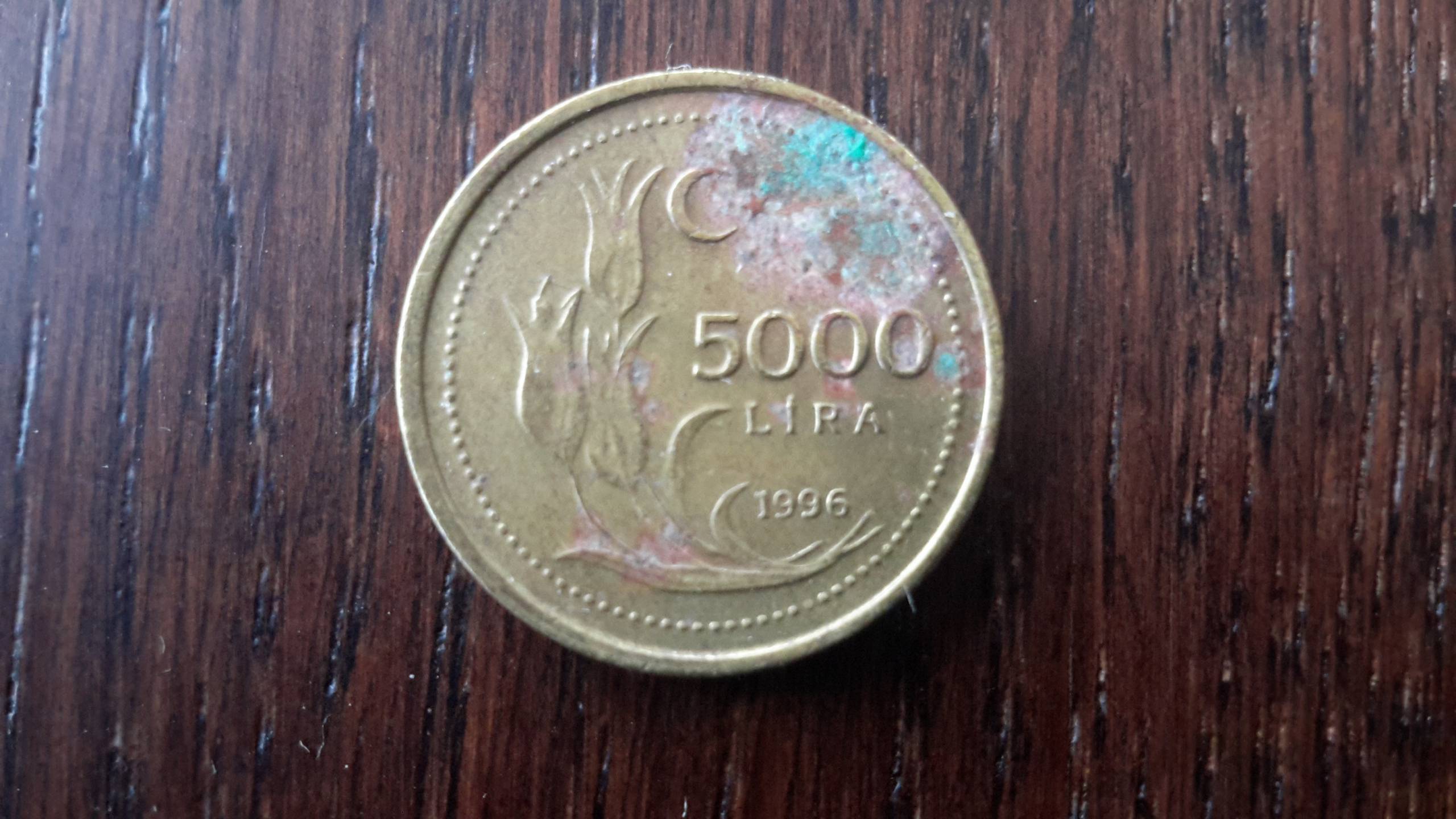 140 лир в рублях. Монета turkiye Cumhuriyeti c 5000 lira 1996 года.